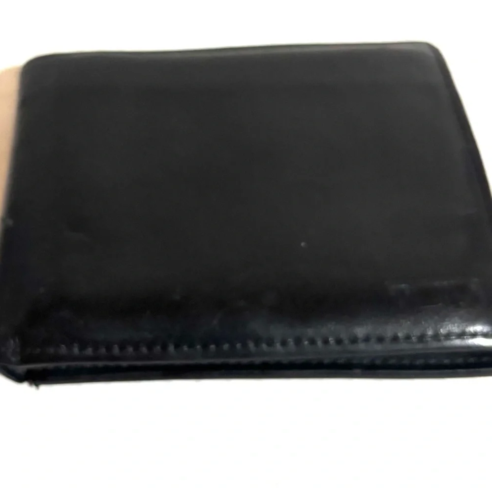 Tumi Sleek Black distressed Leather Wallet
